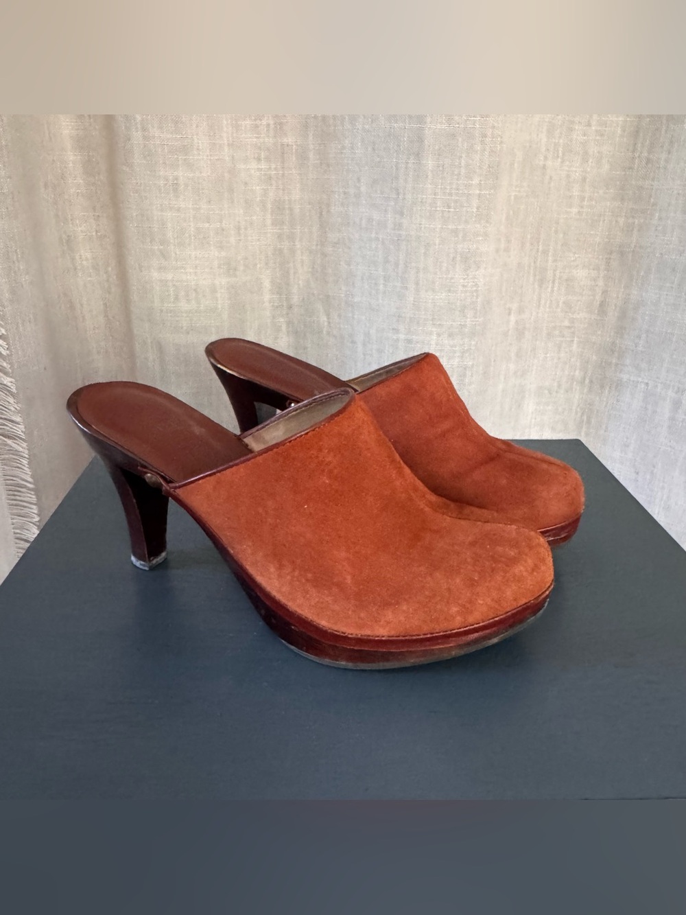 Arturo Chiang auburn brown suede leather heeled clogs size 6.5